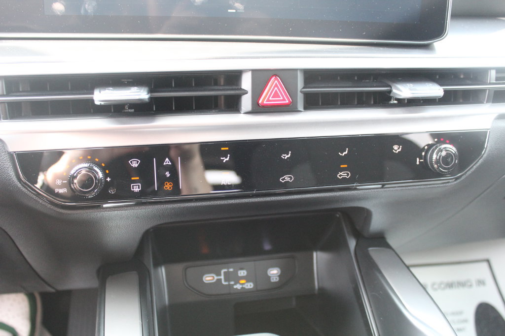 New 2026 Kia Sorento LX FWD image 30