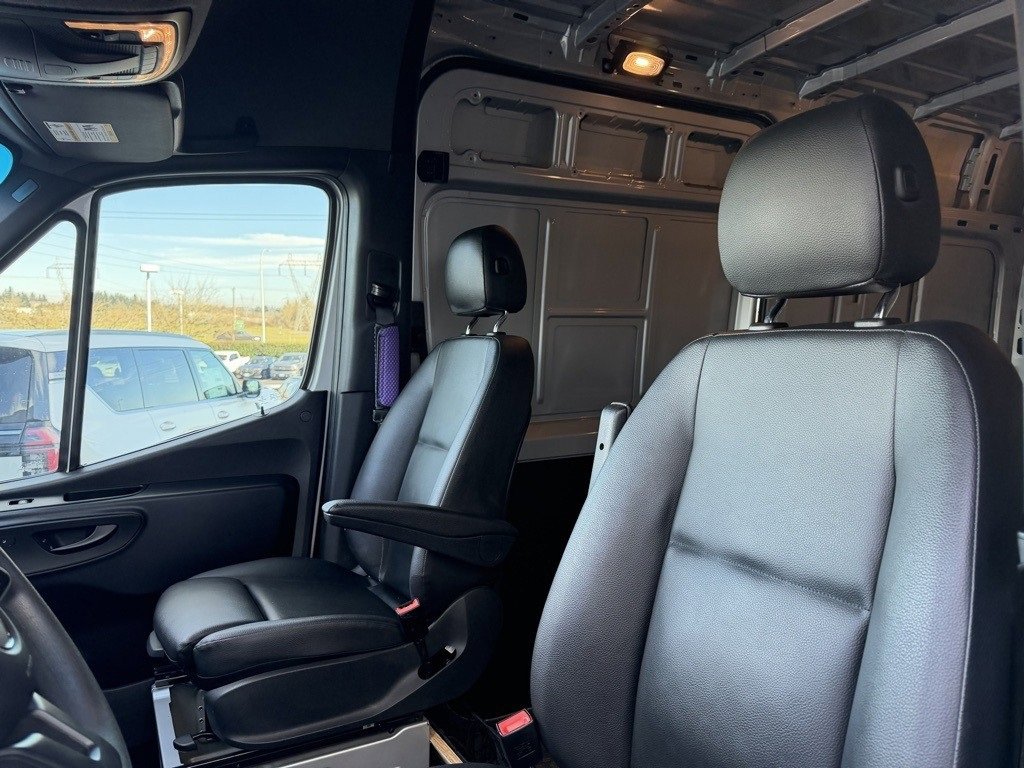 Used 2023 Mercedes-Benz Sprinter 144 Cargo image 15