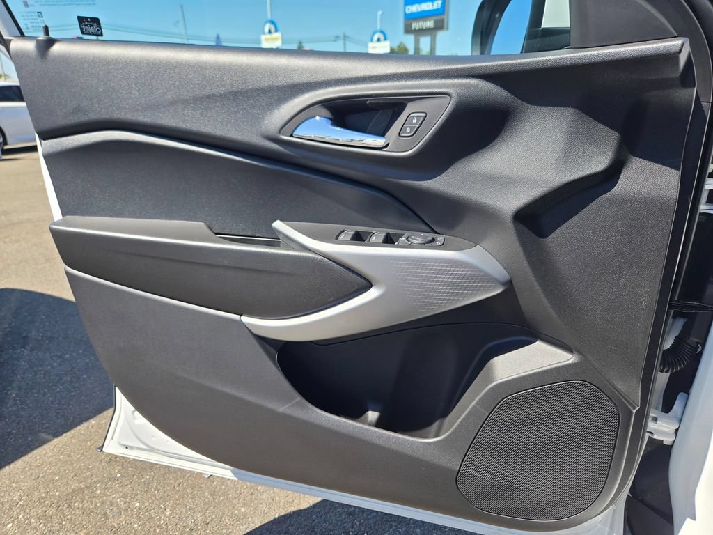 New 2026 Chevrolet Trax LS w/ LS Convenience Package FWD image 12