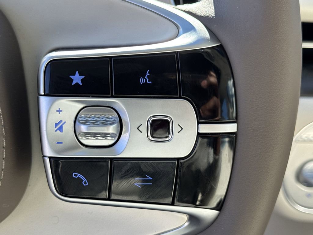 Used 2025 Genesis G90 3.5T image 25