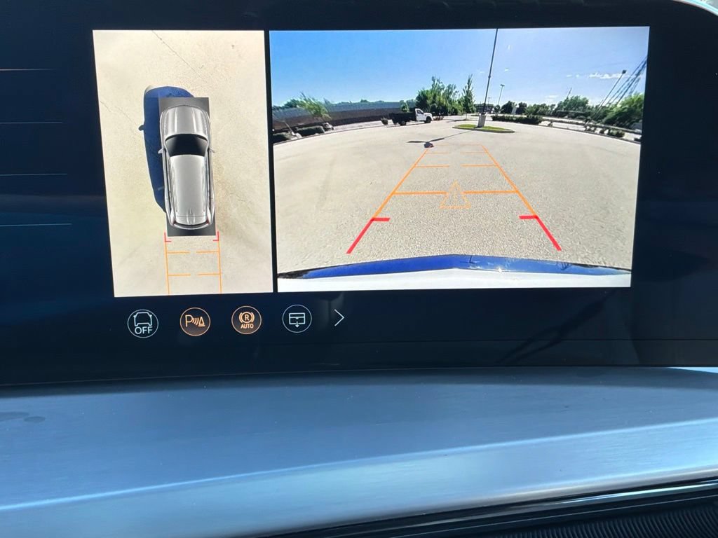 New 2026 Cadillac Vistiq Premium Luxury w/ LPO, Floor Liner Package AWD/4WD image 17