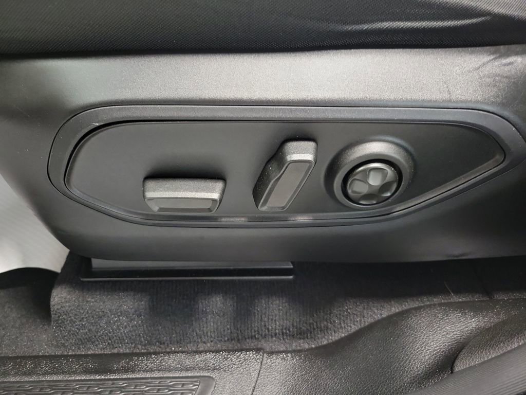 Used 2024 Jeep Grand Cherokee Laredo X image 37