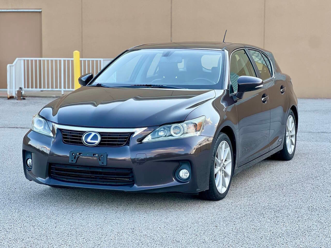 Used 2011 Lexus CT 200h Premium image 3