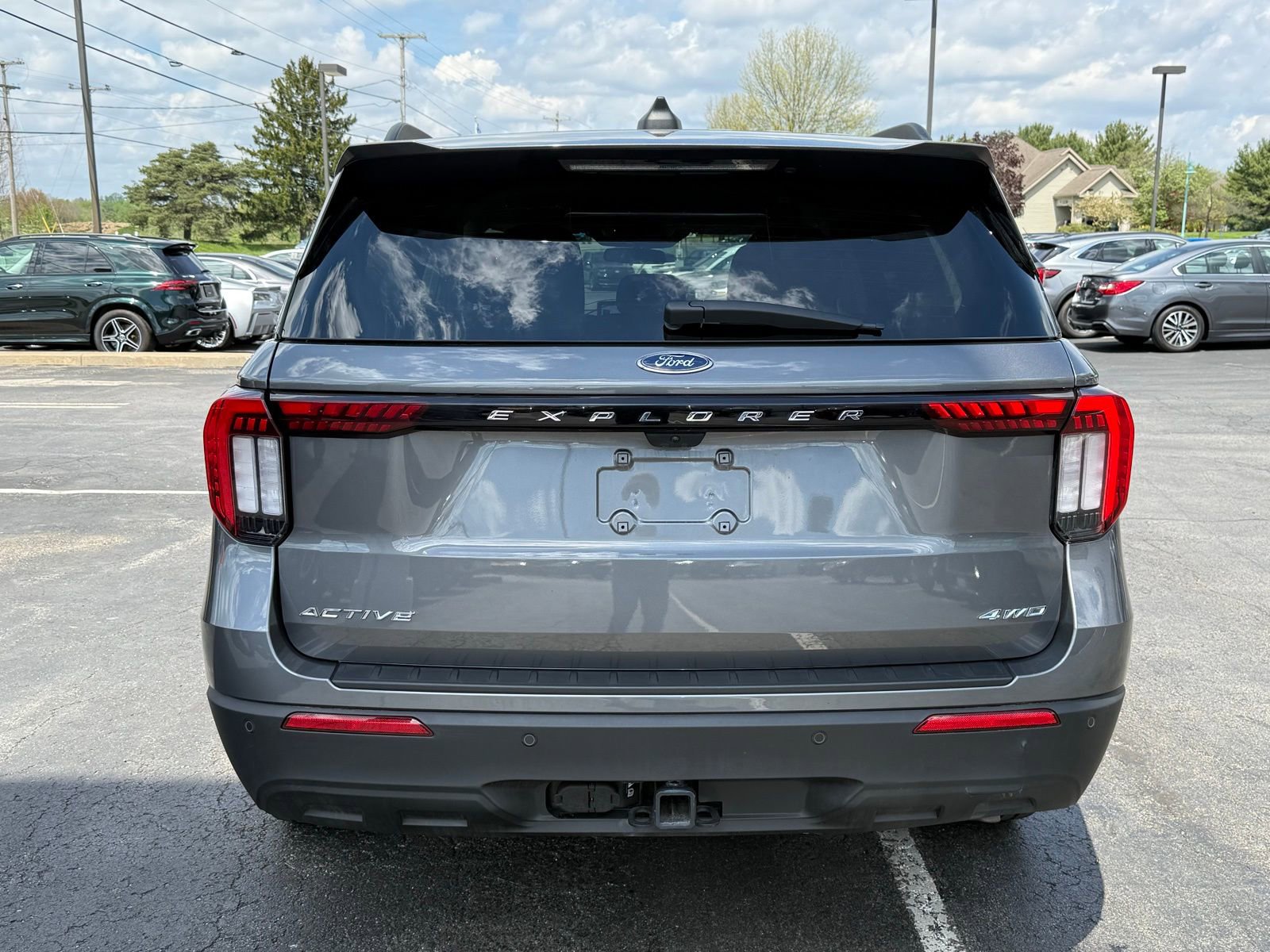 Used 2025 Ford Explorer Active AWD/4WD image 12