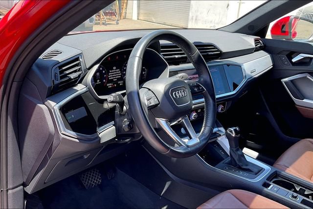 Used 2020 Audi Q3 2.0T Premium w/ Convenience Package AWD/4WD image 13