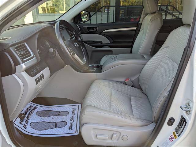Used 2017 Toyota Highlander Plus w/ Protection Package #3 AWD/4WD image 10