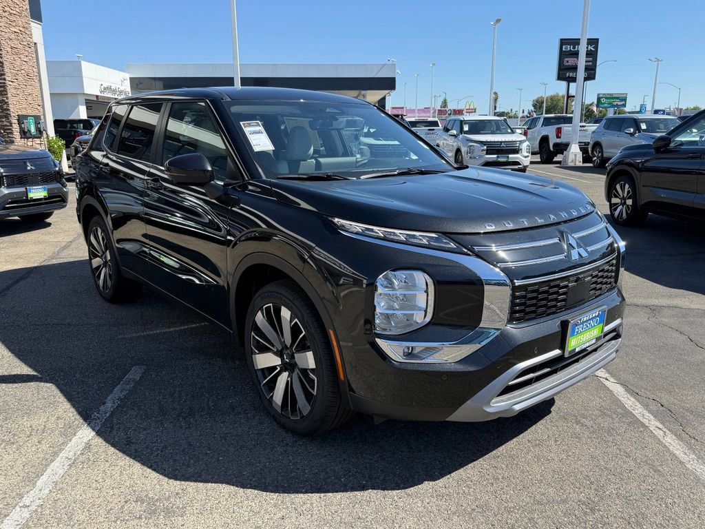 New 2026 Mitsubishi Outlander FWD image 2