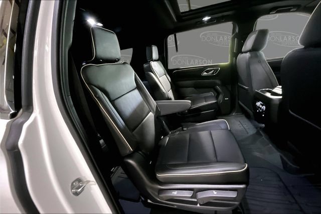 Used 2022 GMC Yukon XL SLT w/ SLT Premium Package AWD/4WD image 16