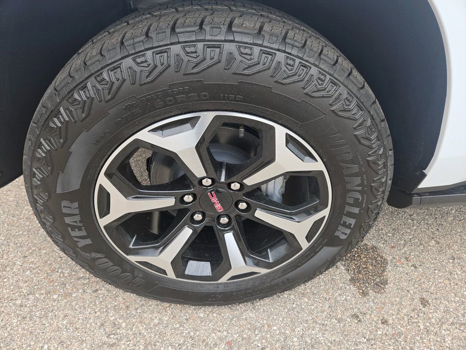 New 2026 GMC Yukon AT4 w/ AT4 Premium Plus Package image 37