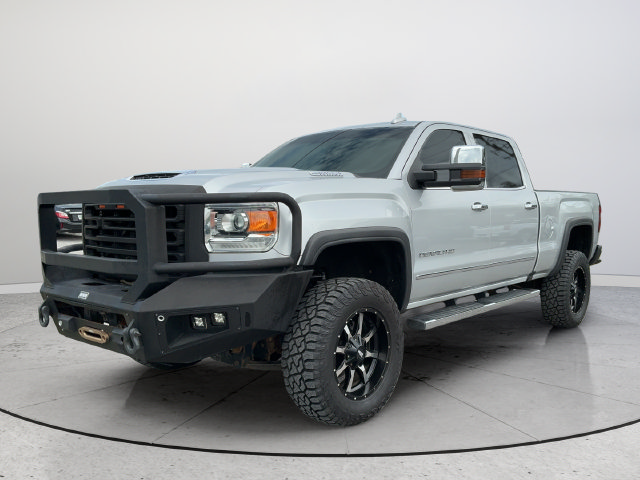 Used 2018 GMC Sierra 2500 Denali w/ Duramax Plus Package AWD/4WD image 3