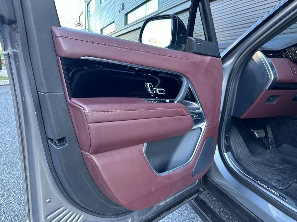 Used 2023 Land Rover Range Rover SE image 16