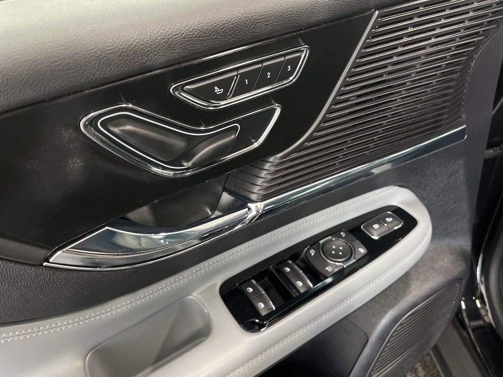 Used 2022 Lincoln Corsair AWD w/ Equipment Group 101A image 4