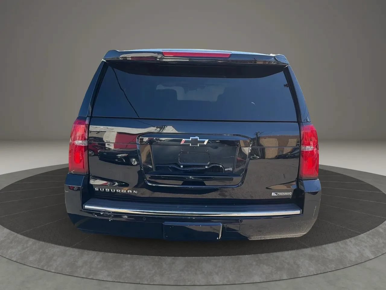 Used 2018 Chevrolet Suburban Premier AWD/4WD image 6