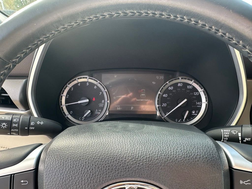 Used 2022 Toyota Highlander XLE image 14