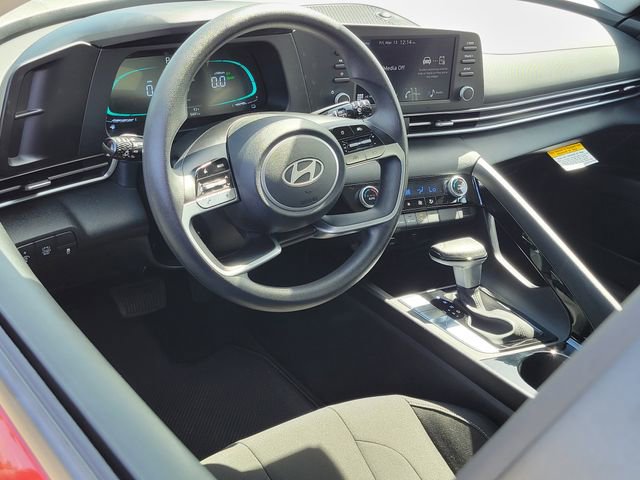 Used 2025 Hyundai Elantra Blue image 3