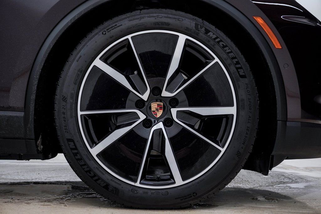 New 2025 Porsche Macan 4 Electric image 10