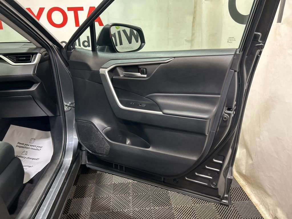 Used 2023 Toyota RAV4 XLE AWD/4WD image 11
