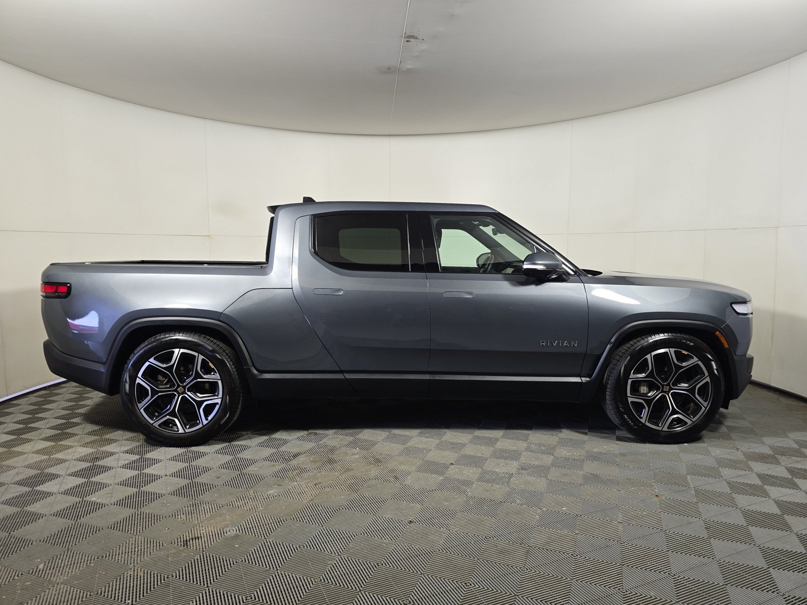 Used 2024 Rivian R1T Adventure AWD/4WD image 6