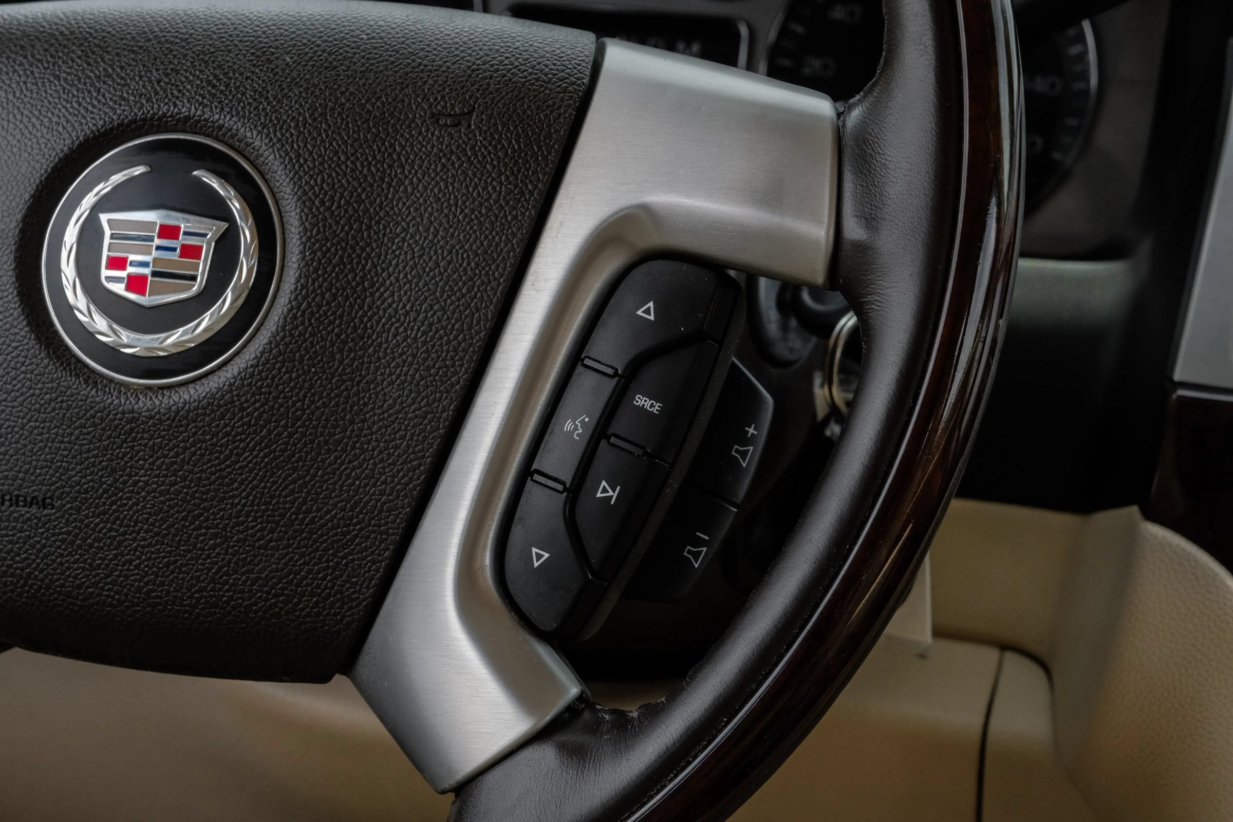 Used 2007 Cadillac Escalade EXT w/ Information Package AWD/4WD image 21