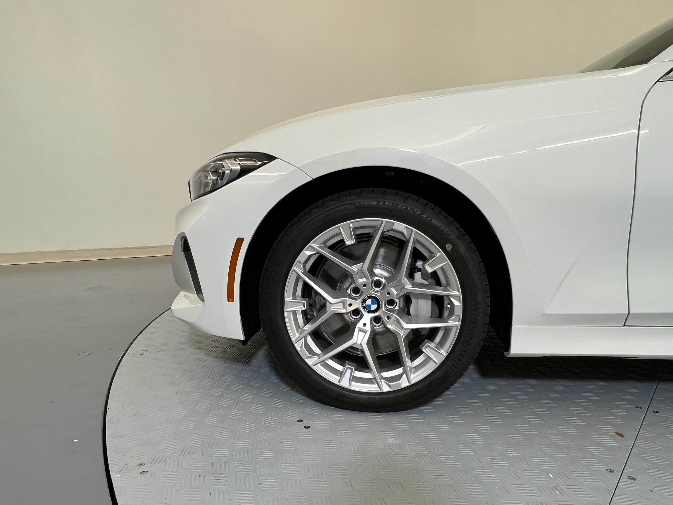 Used 2025 BMW 330i xDrive Sedan w/ Premium Package AWD/4WD image 10