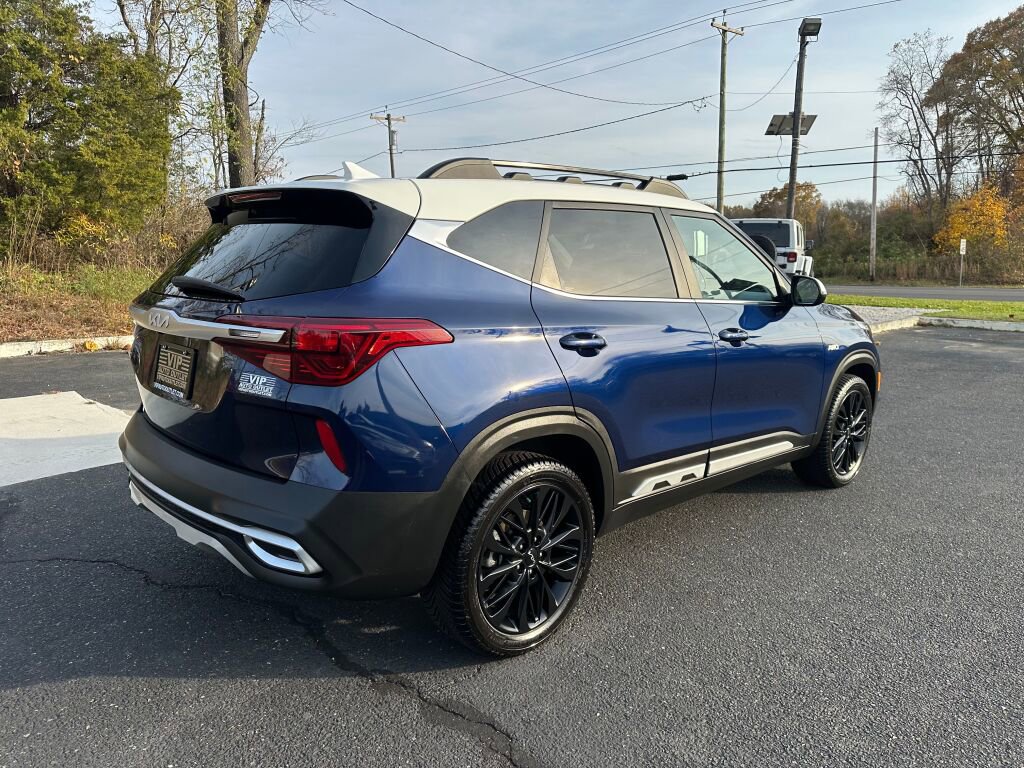 Used 2022 Kia Seltos Nightfall Edition image 7