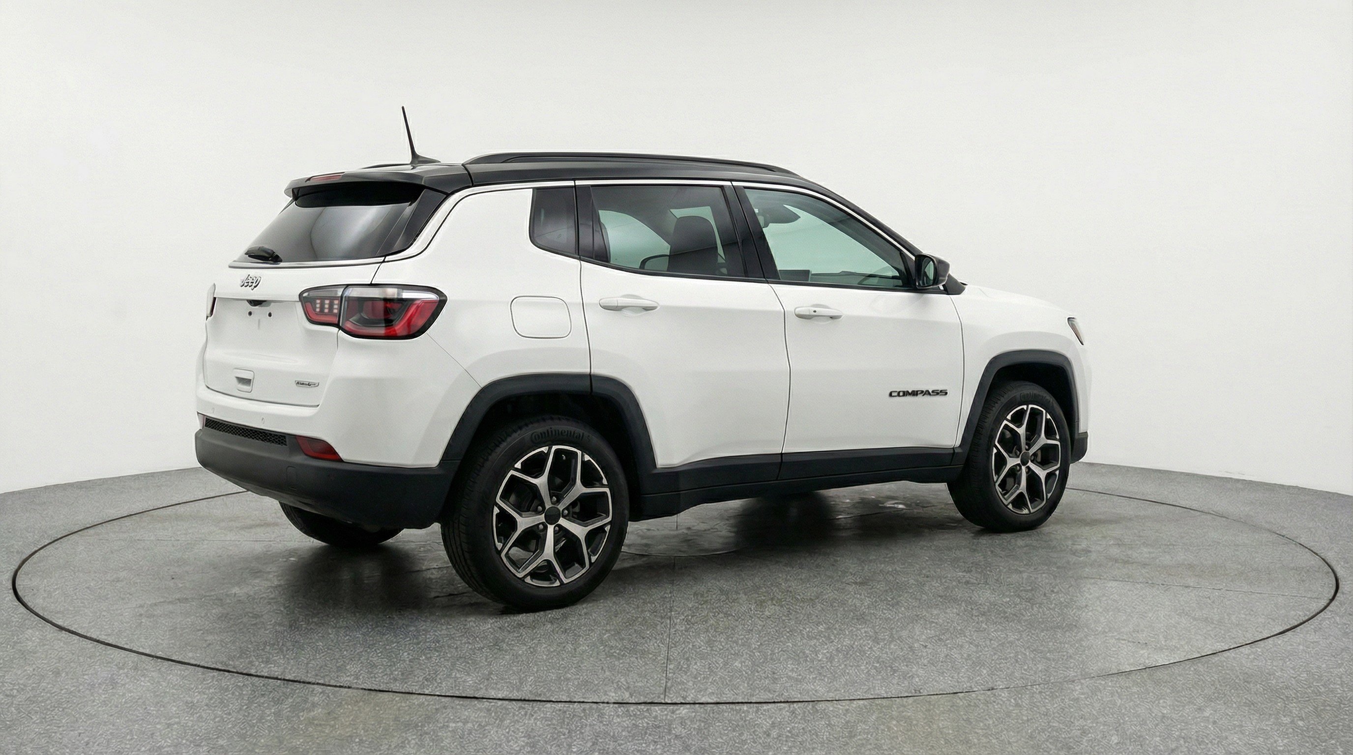 Used 2025 Jeep Compass Limited AWD/4WD image 9