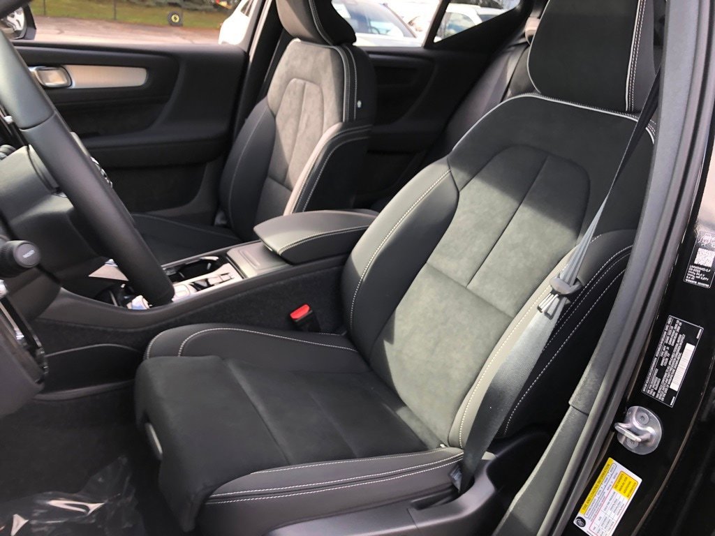 New 2026 Volvo XC40 B5 Ultra w/ Protection Package Premier AWD/4WD image 33
