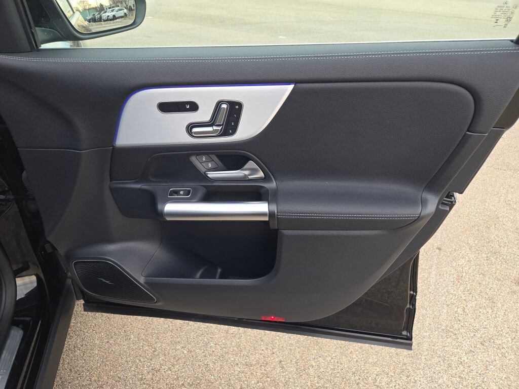 Used 2024 Mercedes-Benz GLA 35 AMG 4MATIC image 5