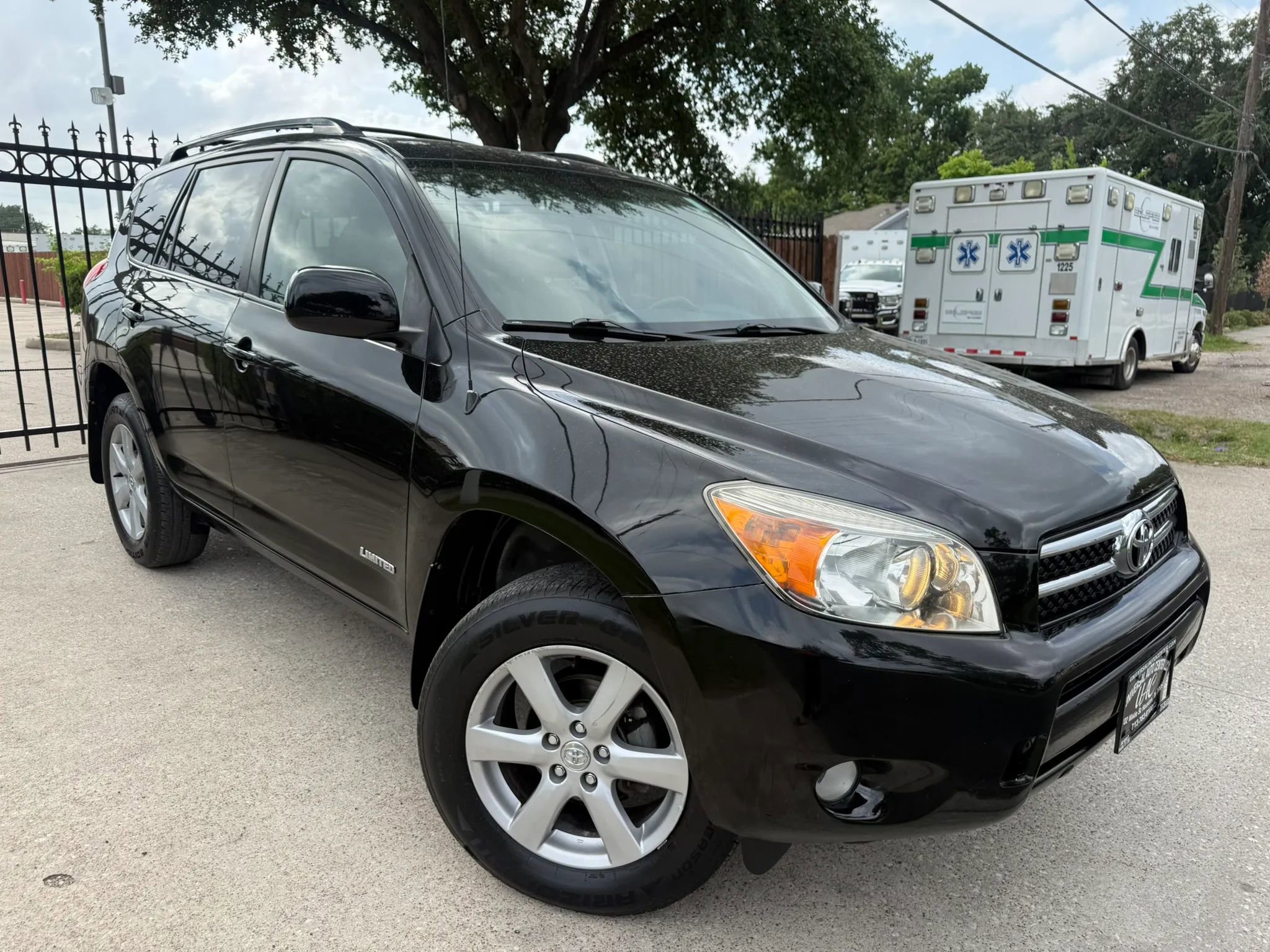 Used 2007 Toyota RAV4 Limited FWD image 1