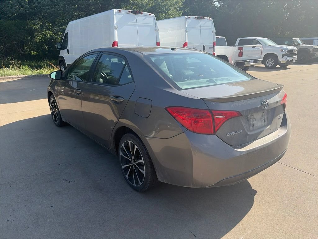 Used 2017 Toyota Corolla SE w/ SE Premium Package FWD image 9