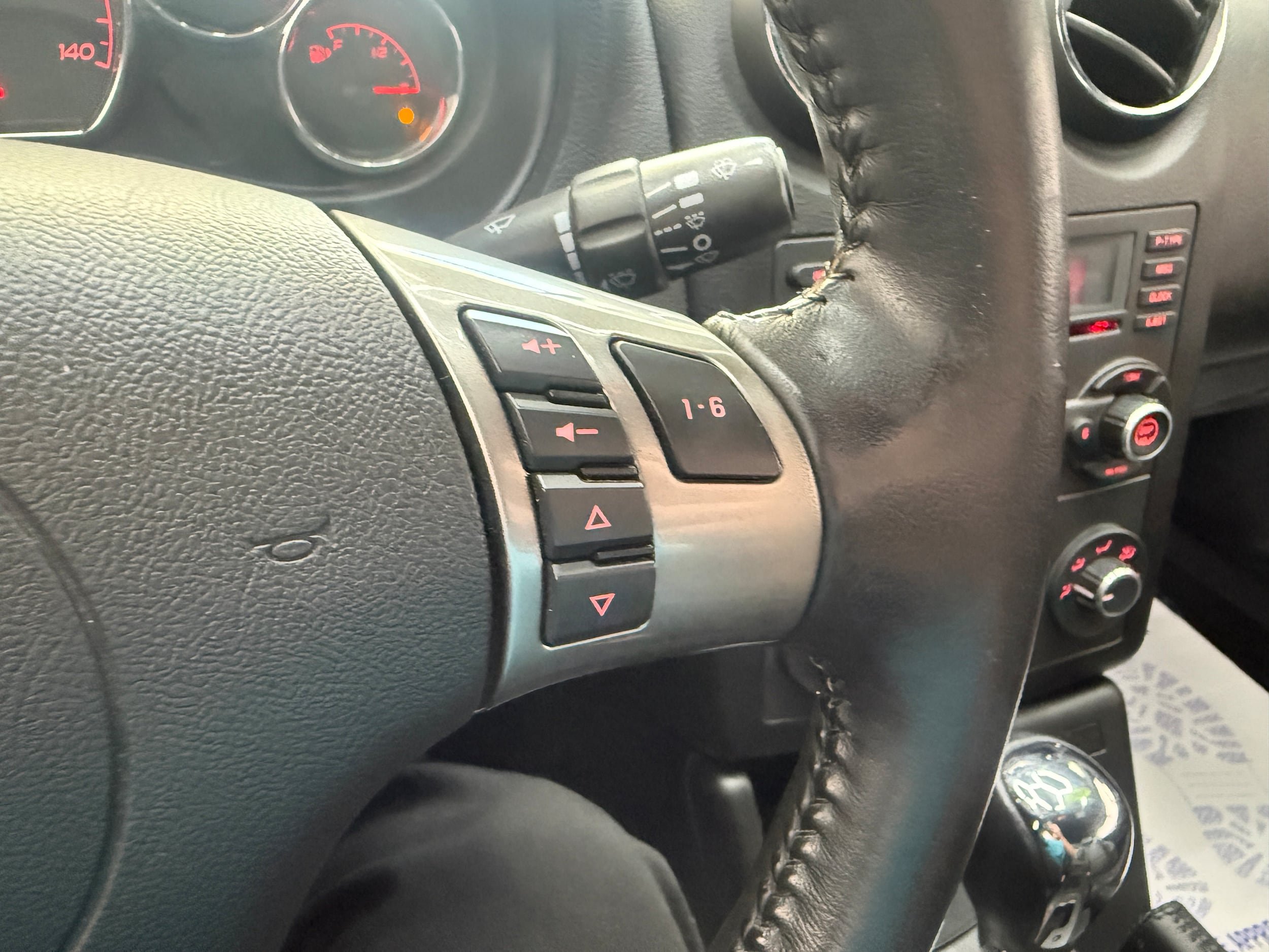 Used 2007 Pontiac G6 GT FWD image 12