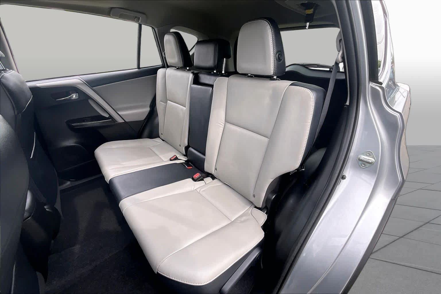 Used 2016 Toyota RAV4 Limited AWD/4WD image 39