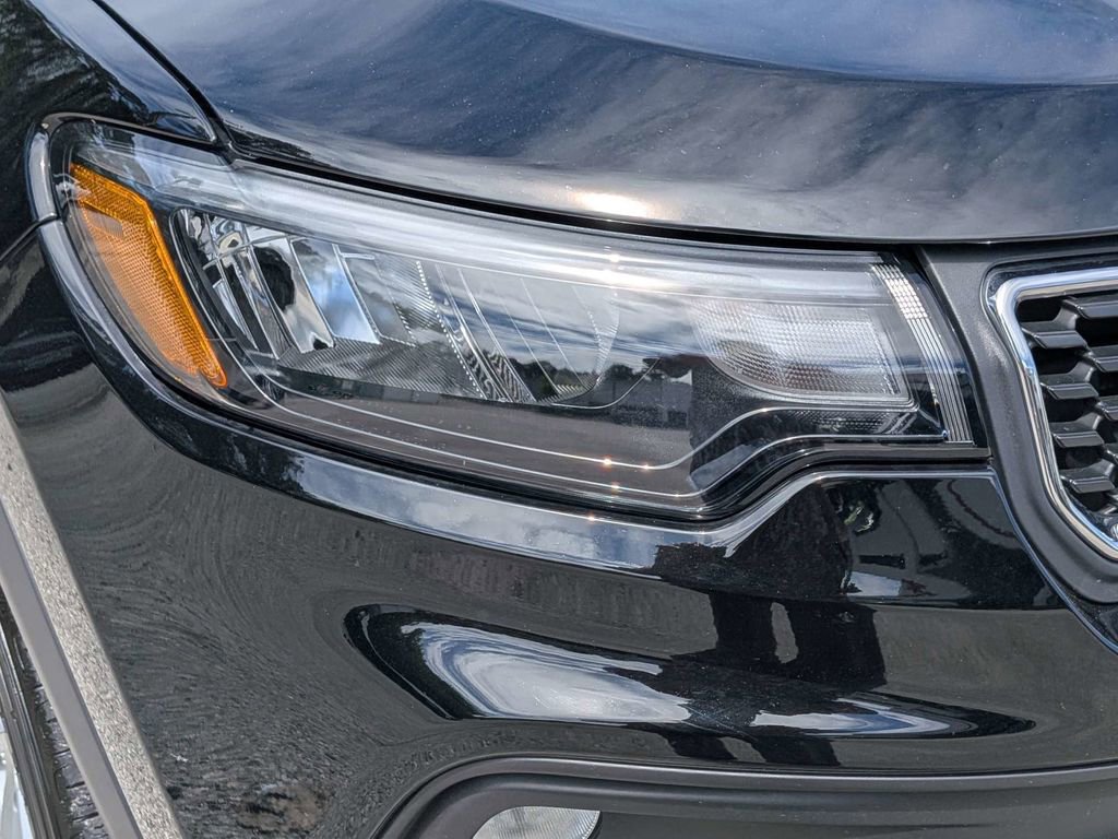 Used 2024 Jeep Compass Latitude image 9