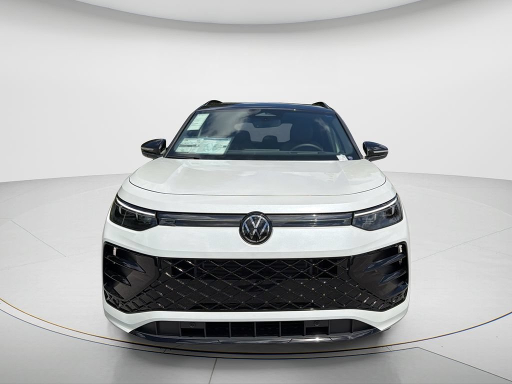 New 2026 Volkswagen Tiguan SE R-Line FWD image 2