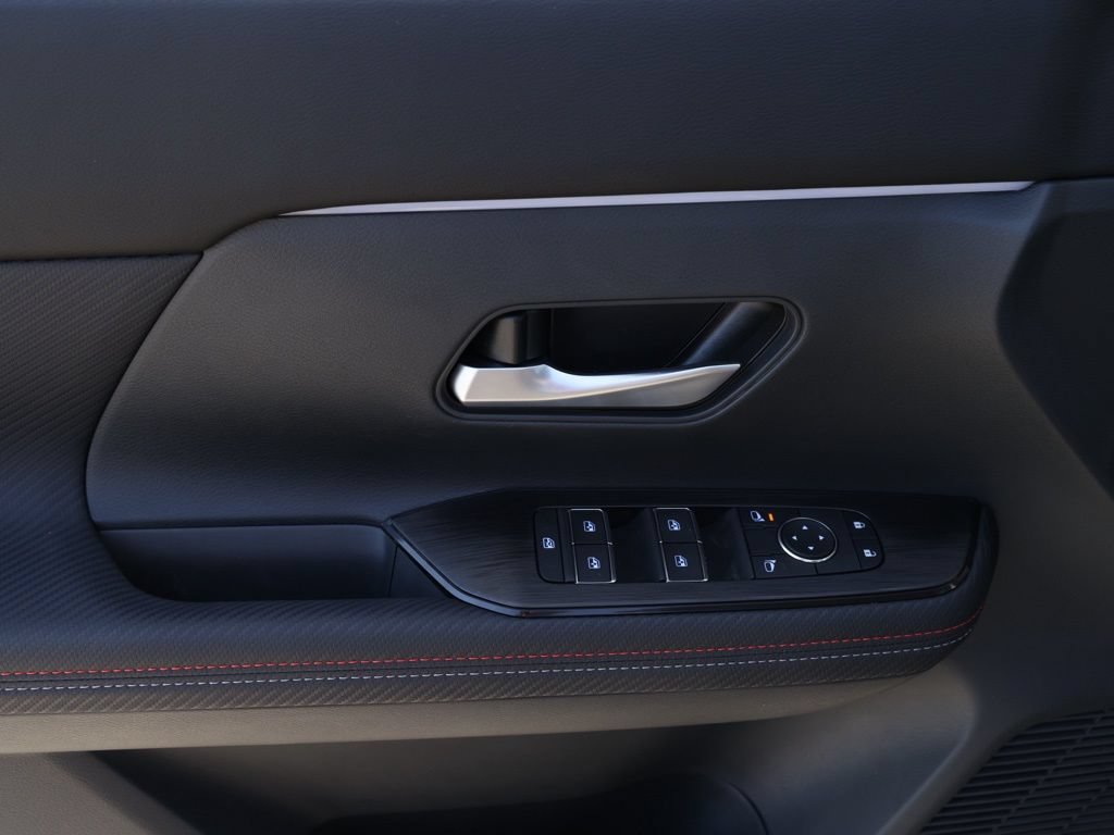 New 2026 Nissan Kicks SR FWD image 24