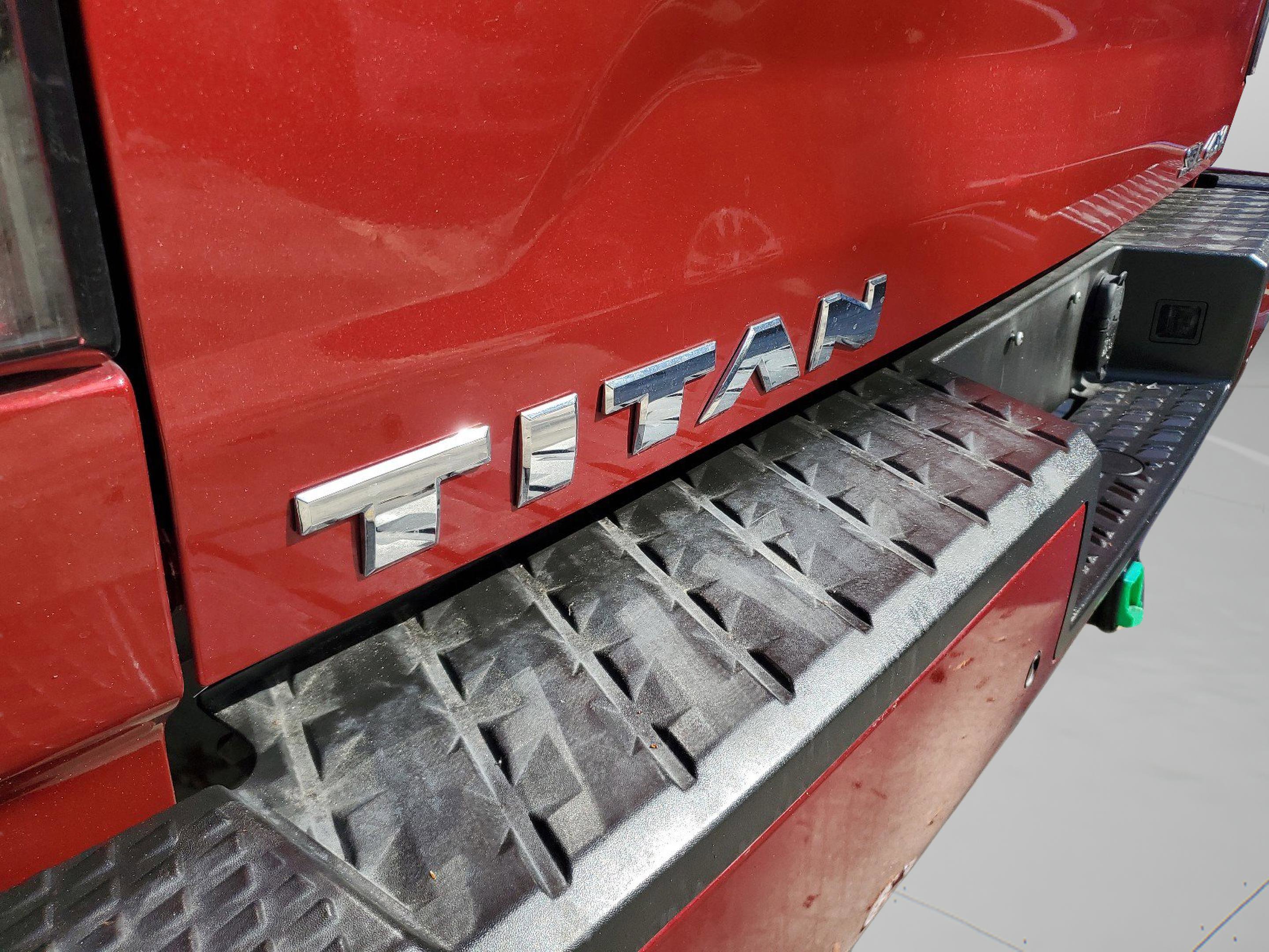 Used 2020 Nissan Titan SL w/ Moonroof Package image 33