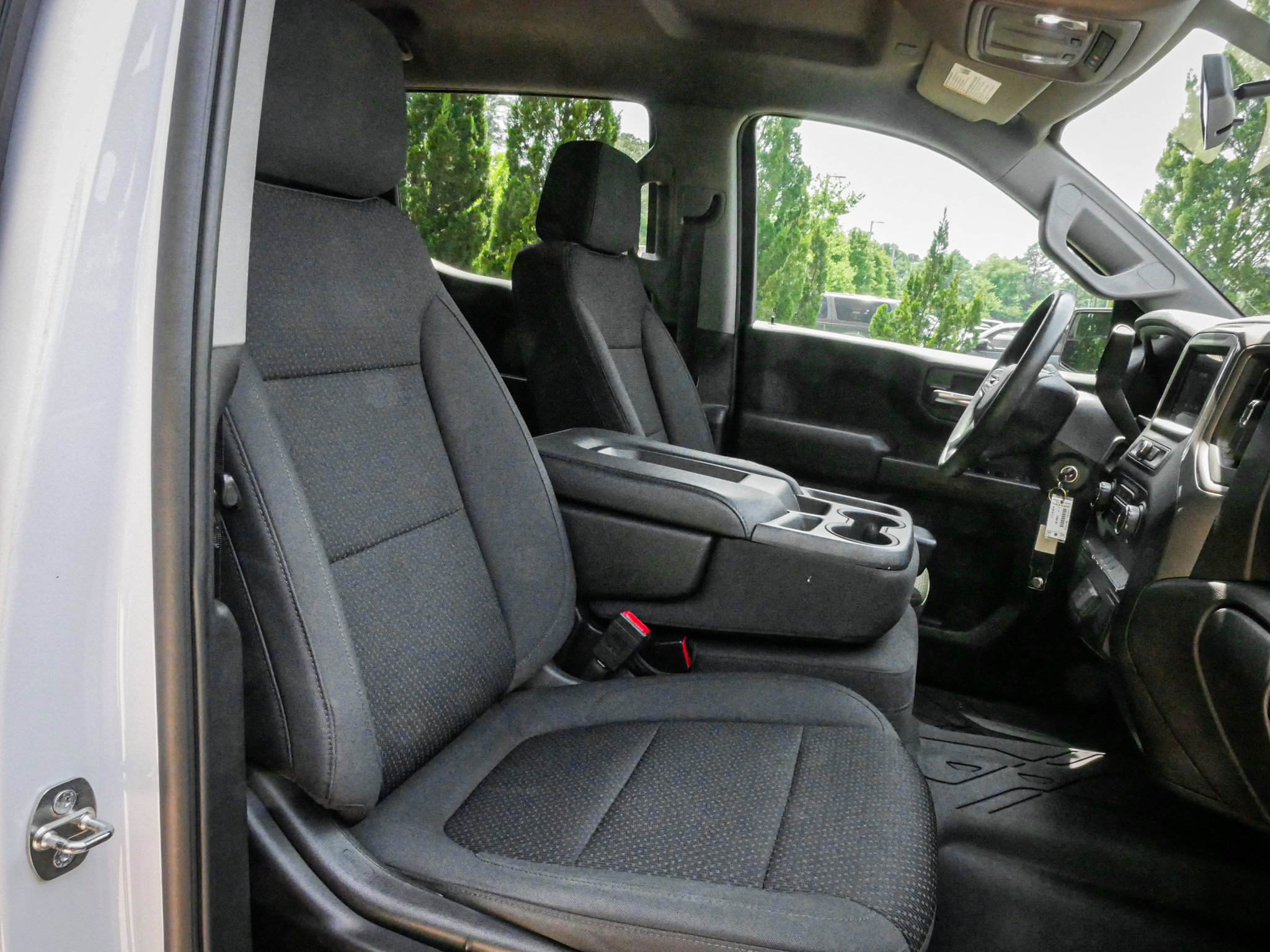 Used 2020 Chevrolet Silverado 1500 Custom w/ Custom Value Package AWD/4WD image 31