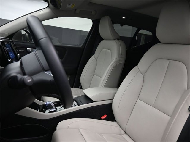 Used 2023 Volvo XC40 B5 Plus w/ Driver Assist Package image 9