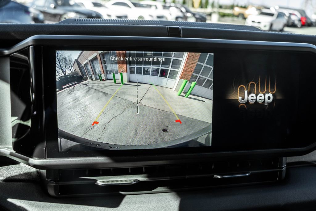 Used 2025 Jeep Wrangler Unlimited Sahara image 10