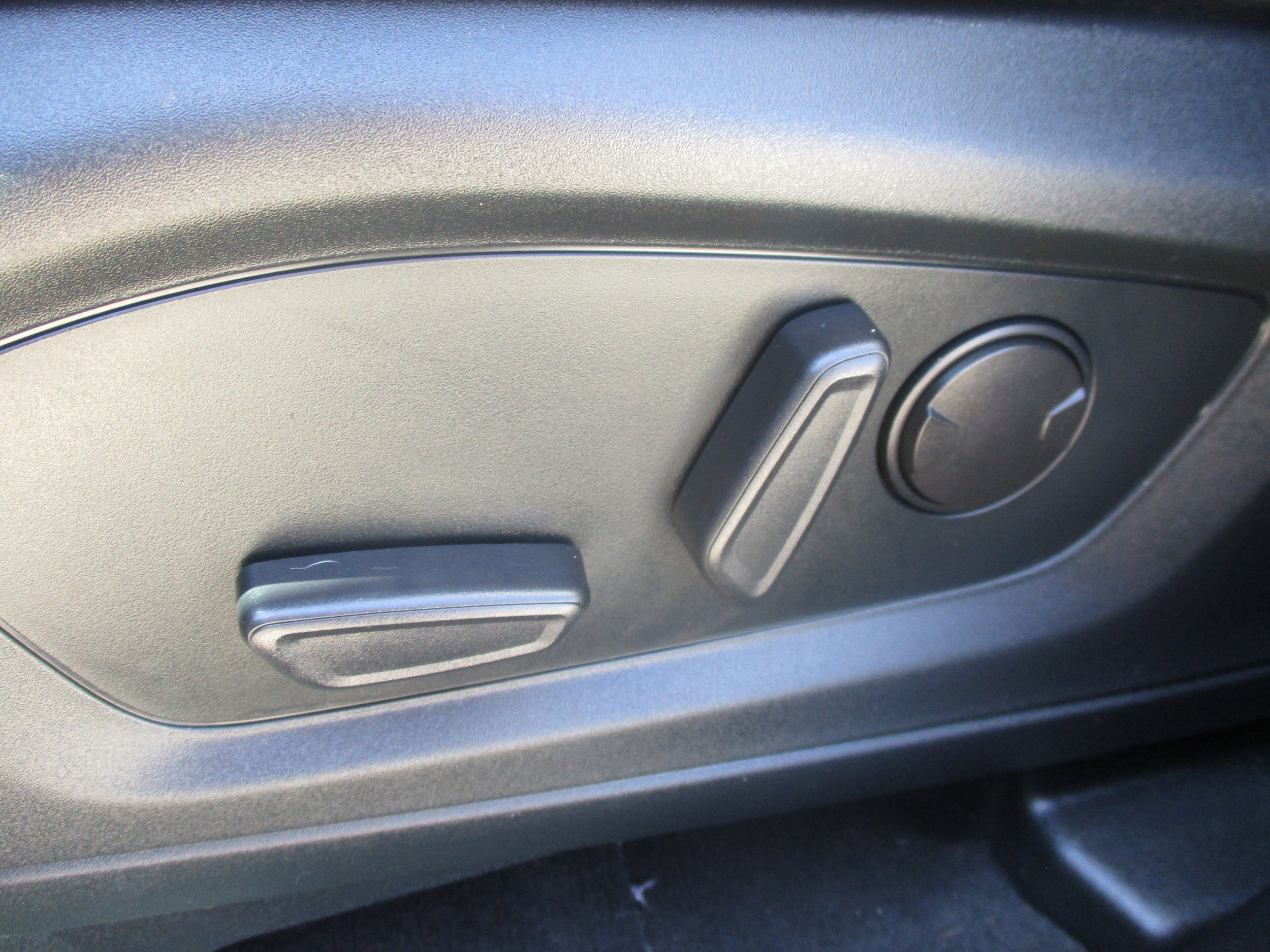 Used 2022 Ford Explorer Limited w/ Hybrid Equipment Group 310A AWD/4WD image 40