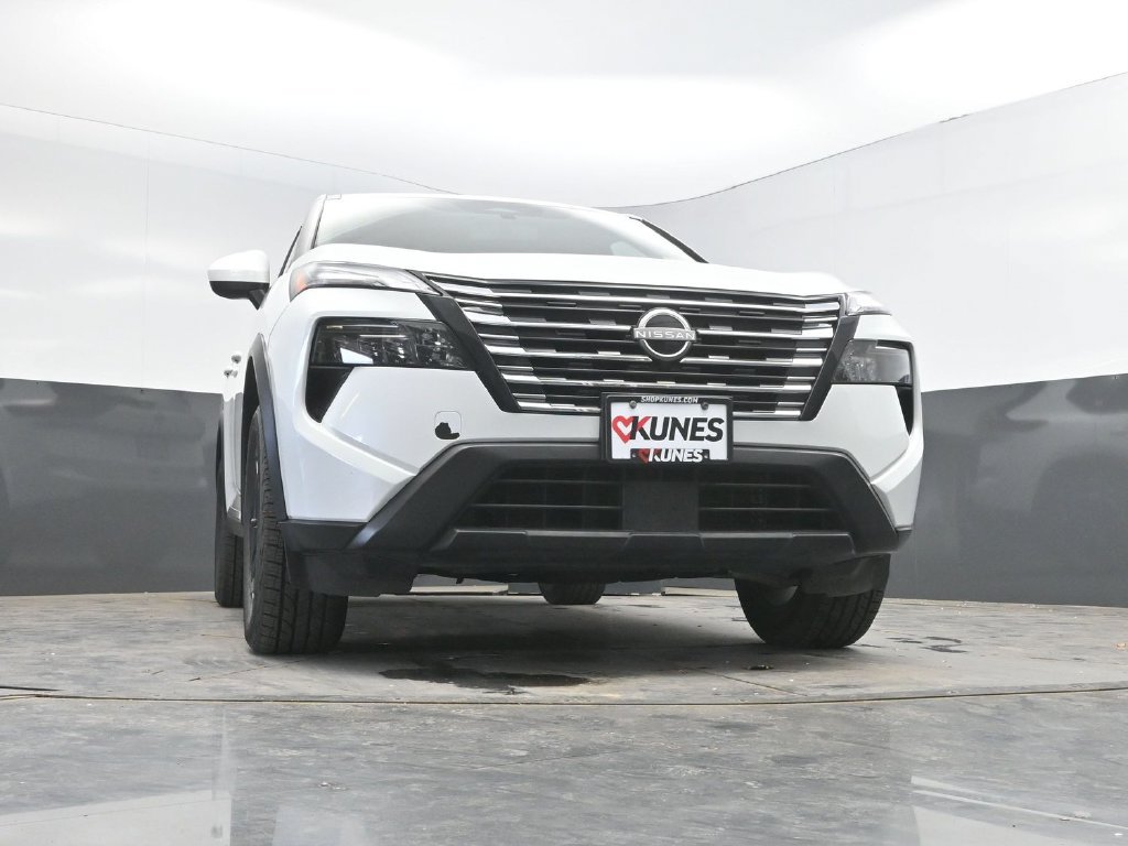 Used 2025 Nissan Rogue SV FWD image 32