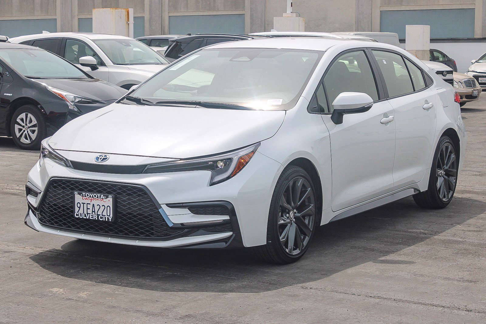 Used 2025 Toyota Corolla SE w/ Convenience Package image 3