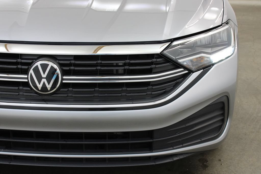 Used 2024 Volkswagen Jetta SE FWD image 8