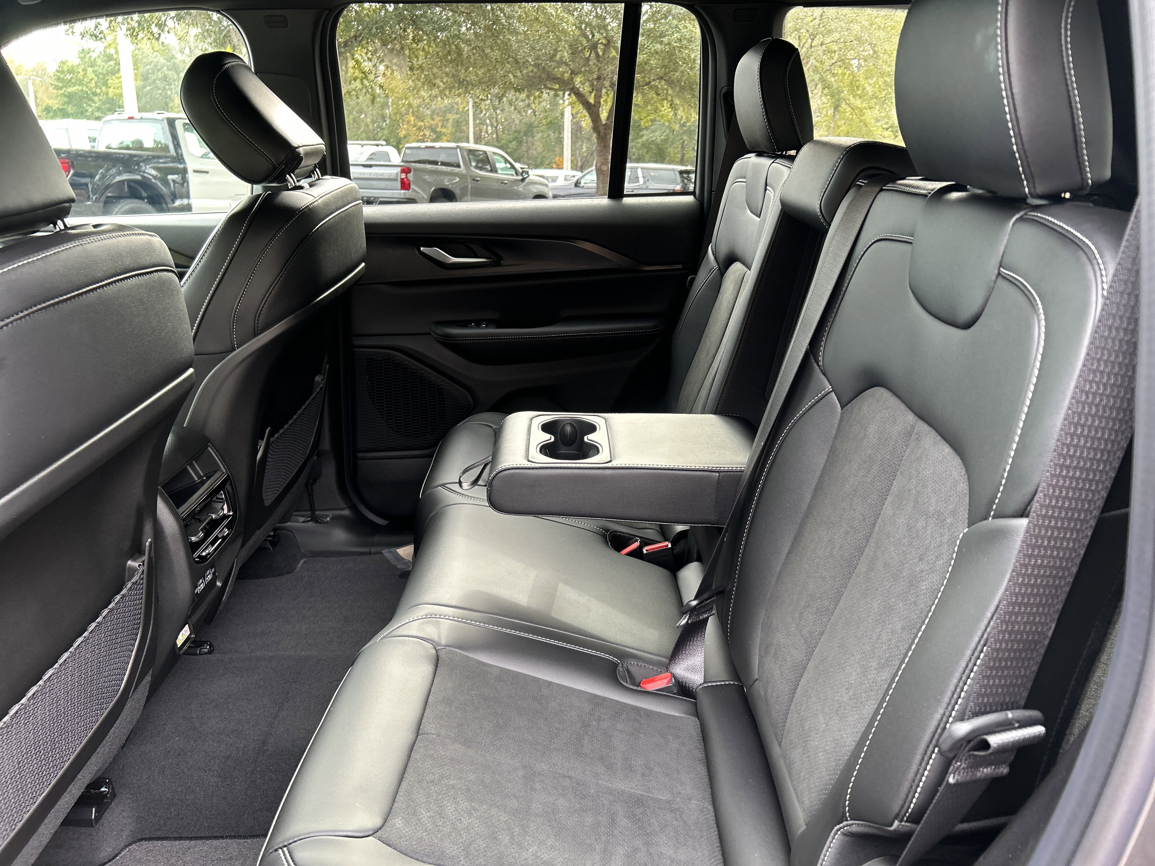 New 2025 Jeep Grand Cherokee Altitude image 39