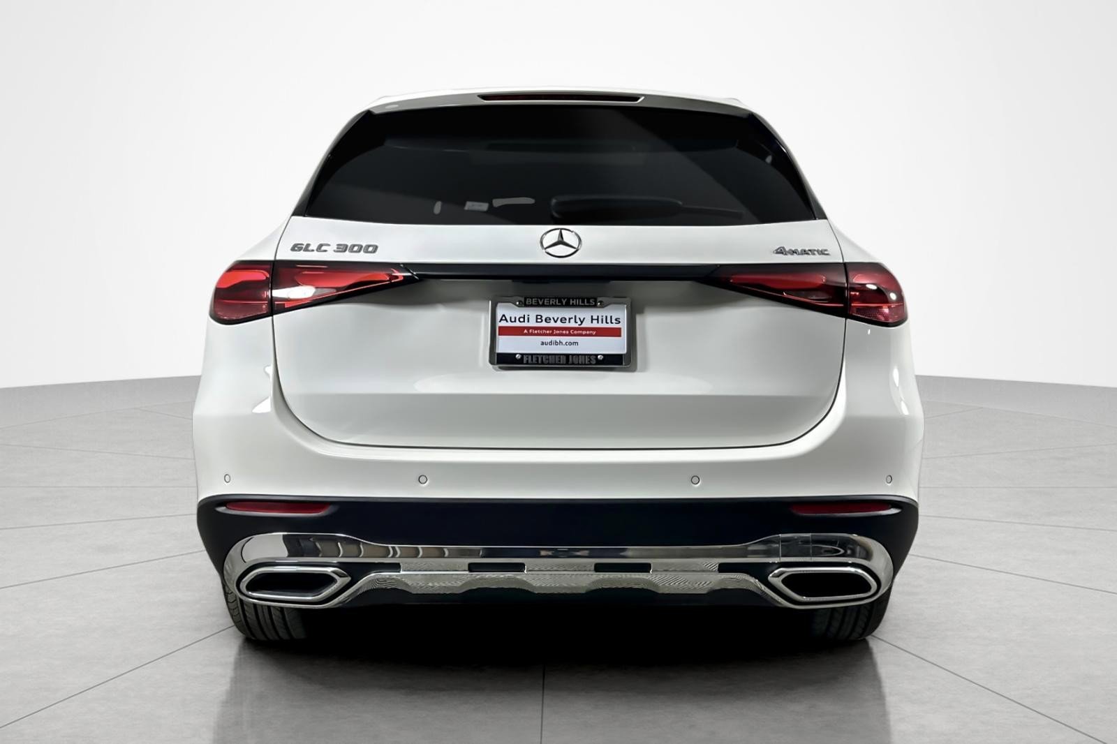 Used 2025 Mercedes-Benz GLC 300 4MATIC image 4