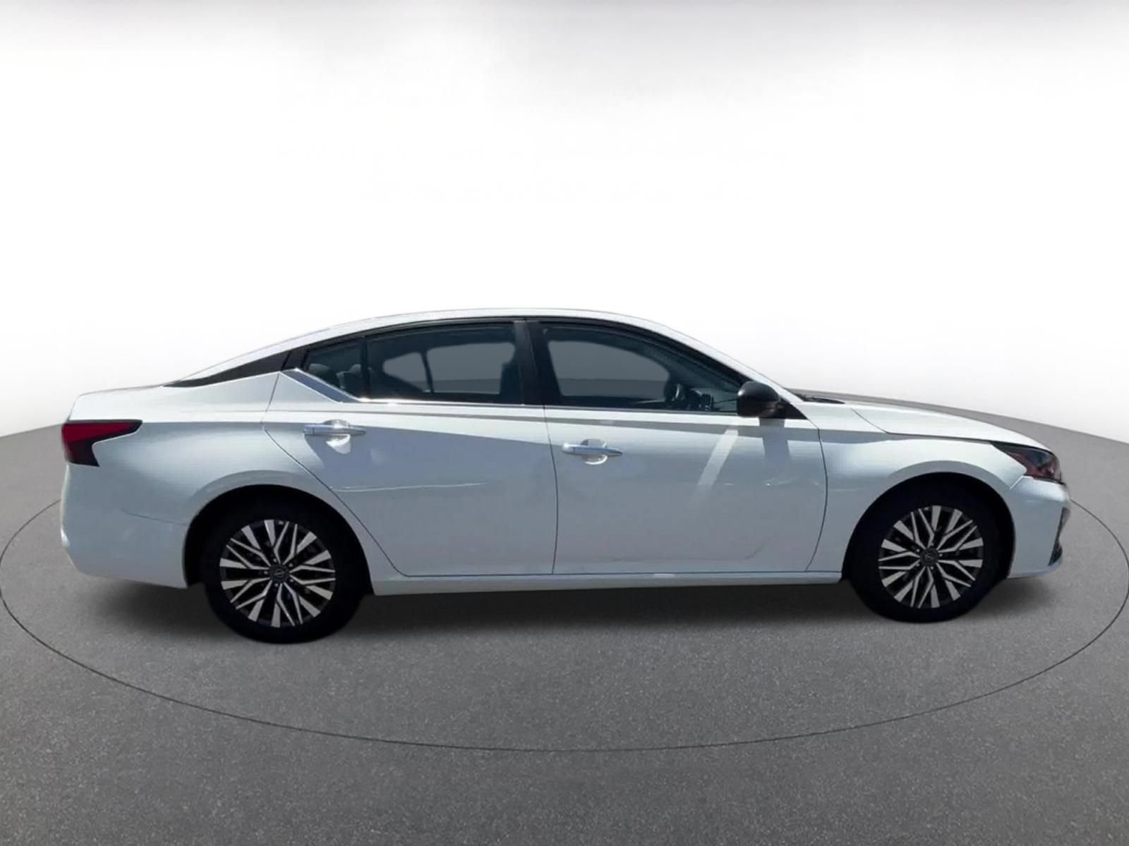 Used 2025 Nissan Altima 2.5 SV FWD image 16