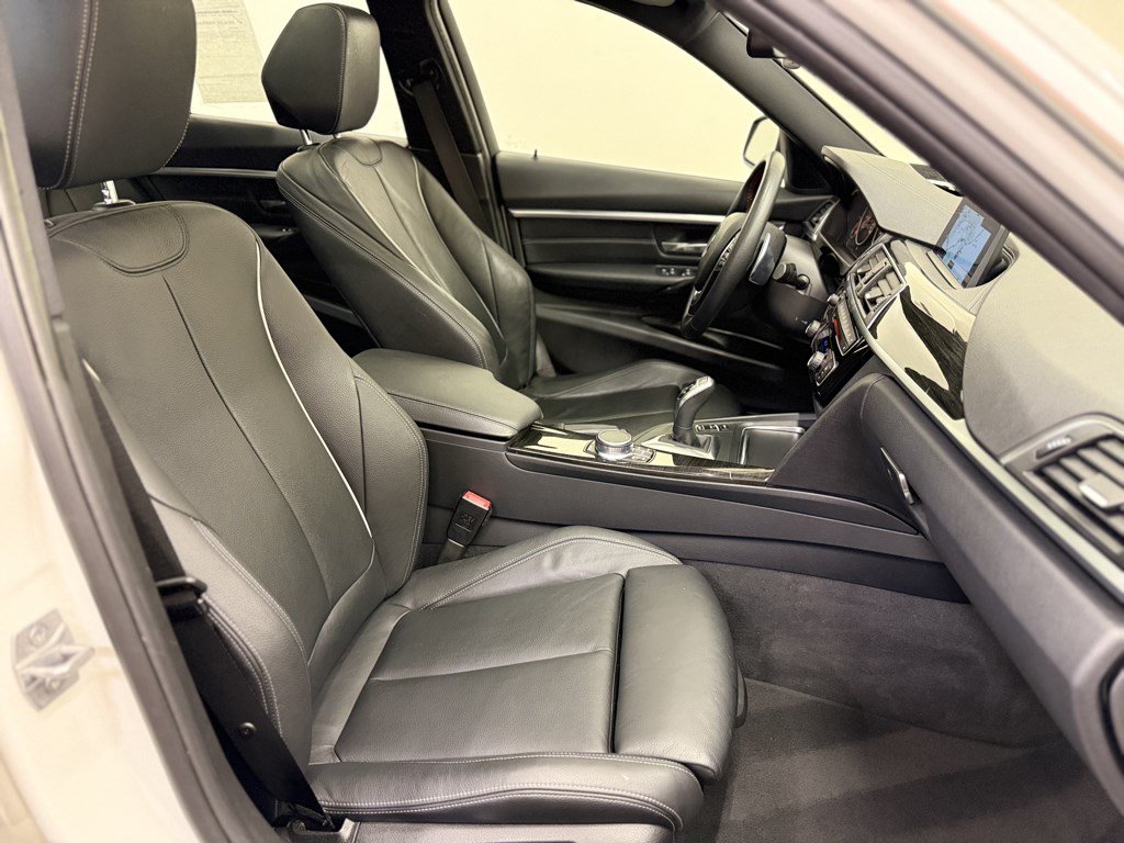 Used 2018 BMW 330i xDrive Wagon AWD/4WD image 16