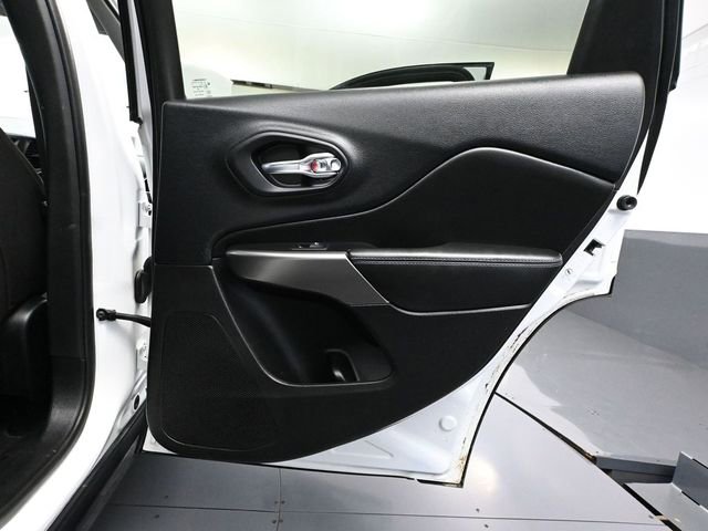 Used 2019 Jeep Cherokee Latitude w/ Popular Appearance Group image 36