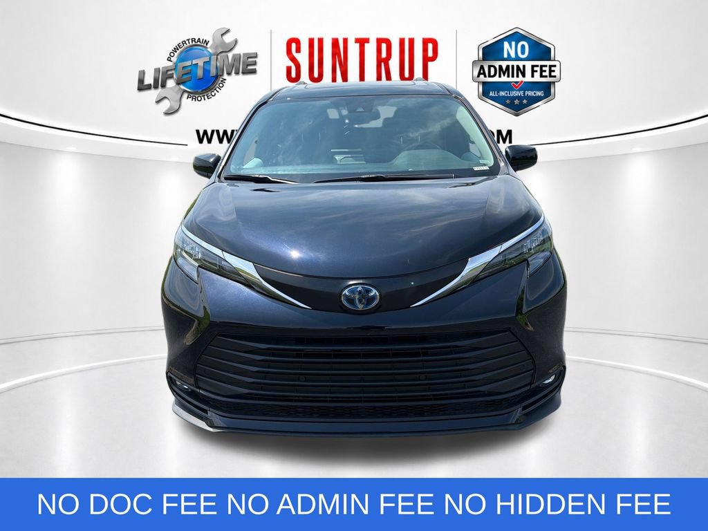 Used 2025 Toyota Sienna XLE FWD image 9