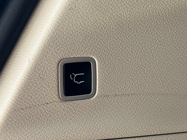 Used 2023 Chrysler Pacifica Touring-L FWD image 38